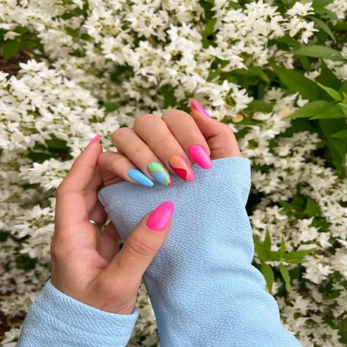 Colori unghie primavera 2025: le 10 tonalità must-have